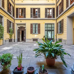 Appartement Gemma Preziosa Tra Il Castello Sforzesco Ed Il Duomo Di By Easylife